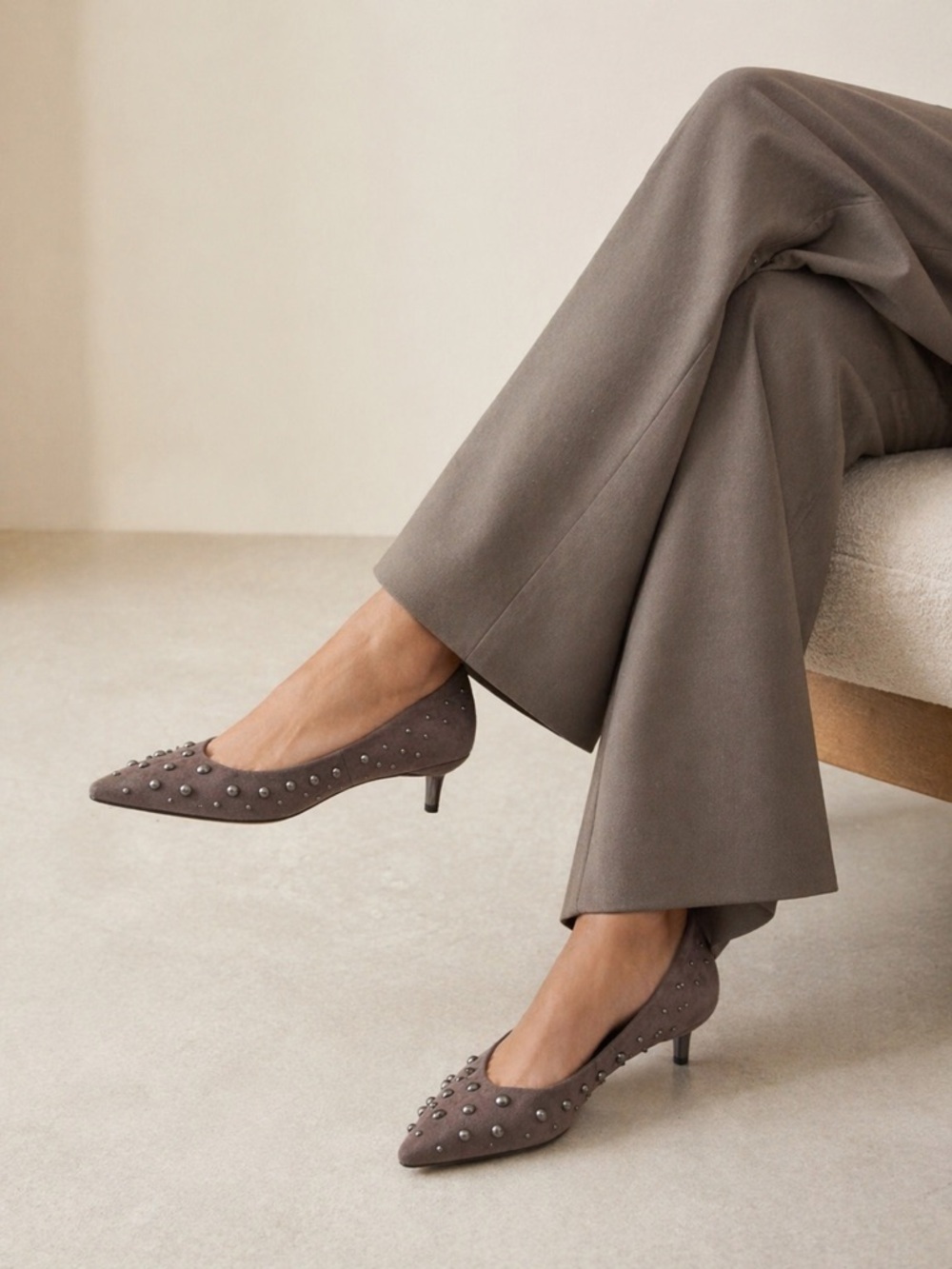 Donald Pliner Bazzie Studded Kitten Heel Pumps Taupe Suede 10M MSRP $248